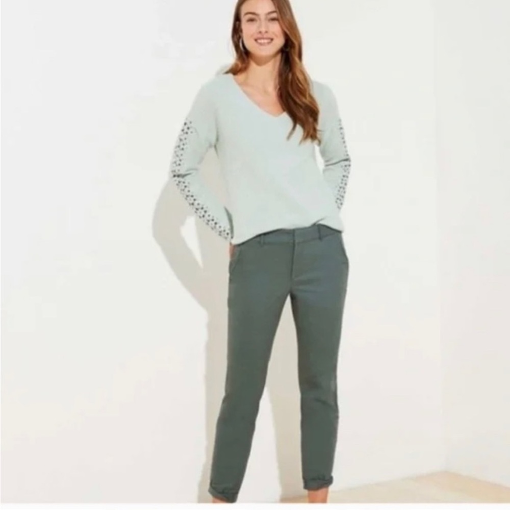 LOFT girlfriend chino green Capri pants with pockets